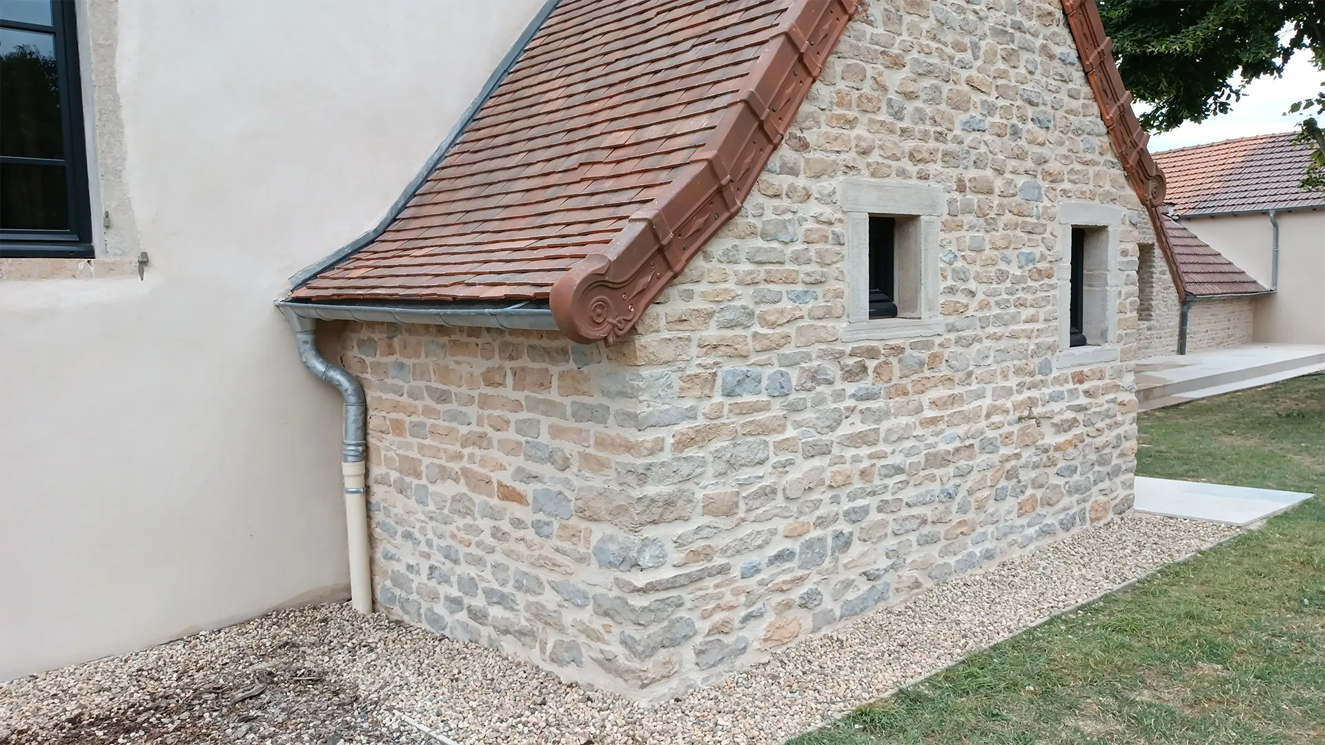Rebouchage de fissures pour réparation et protection des façades à Mâcon
