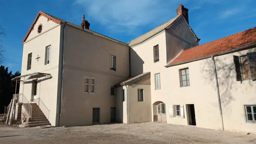 Sablage et aérogommage pour nettoyage et restauration de façades à Mâcon